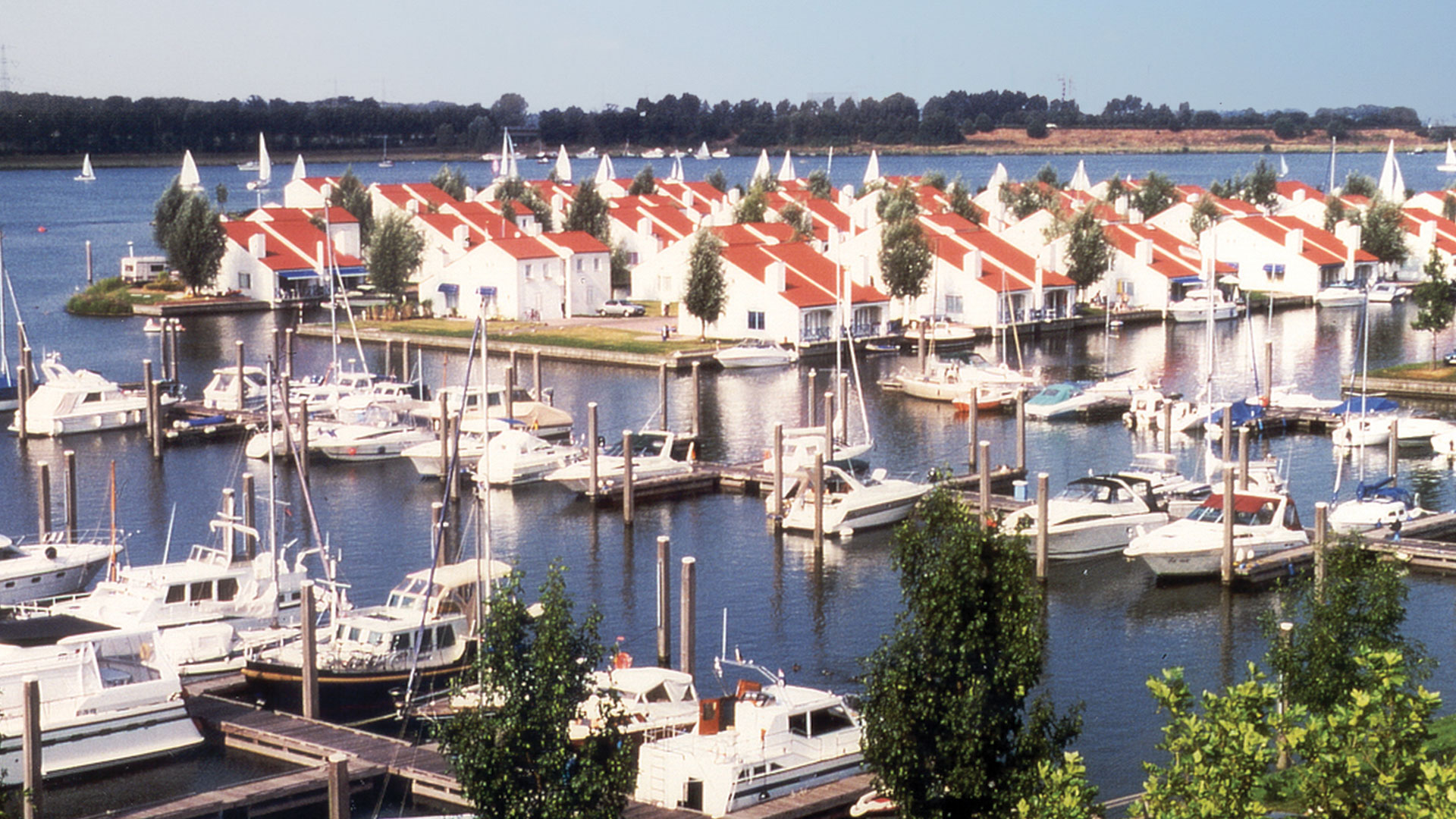 New living environments, waterside homes, nature and recreation. New living environments, waterside homes, nature and recreation.