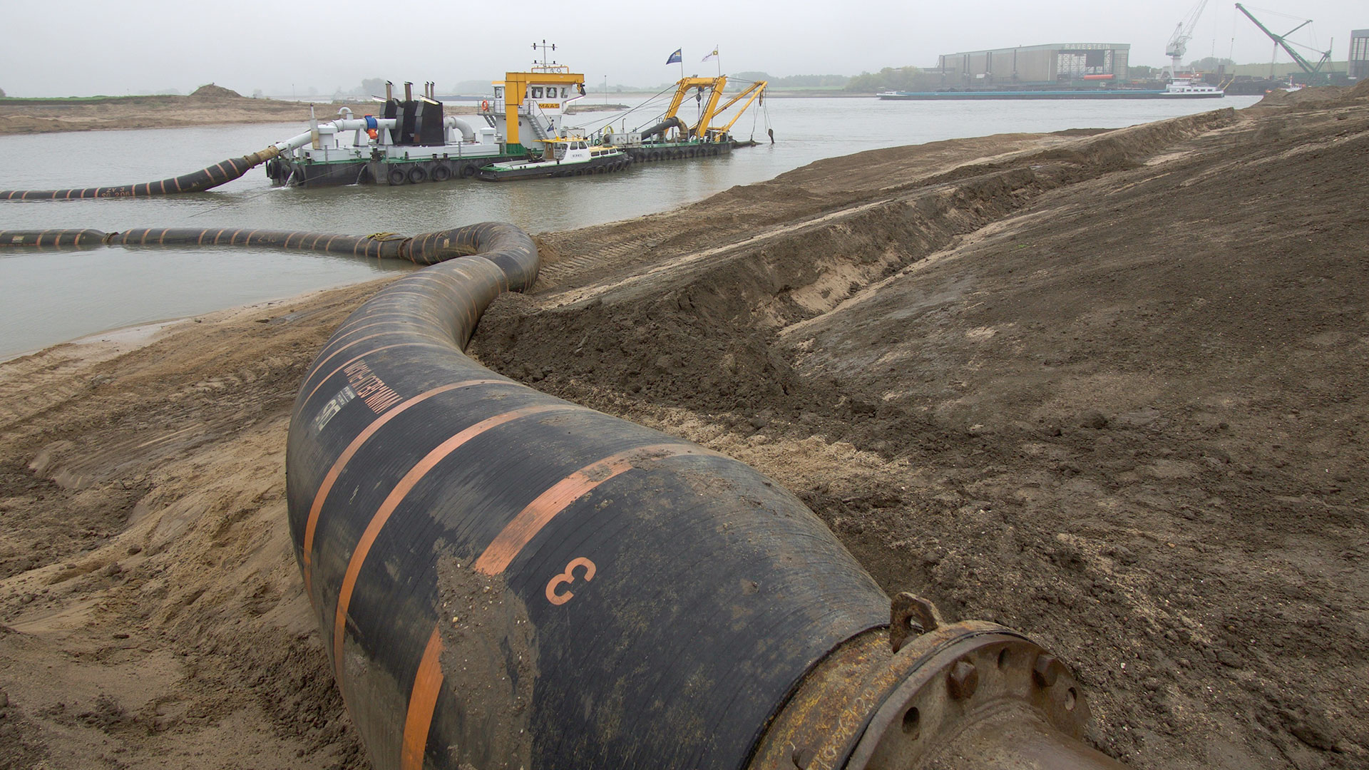Produktion von hochwertigem Sand und Kies für die Industrie. Produktion von hochwertigem Sand und Kies für die Industrie.