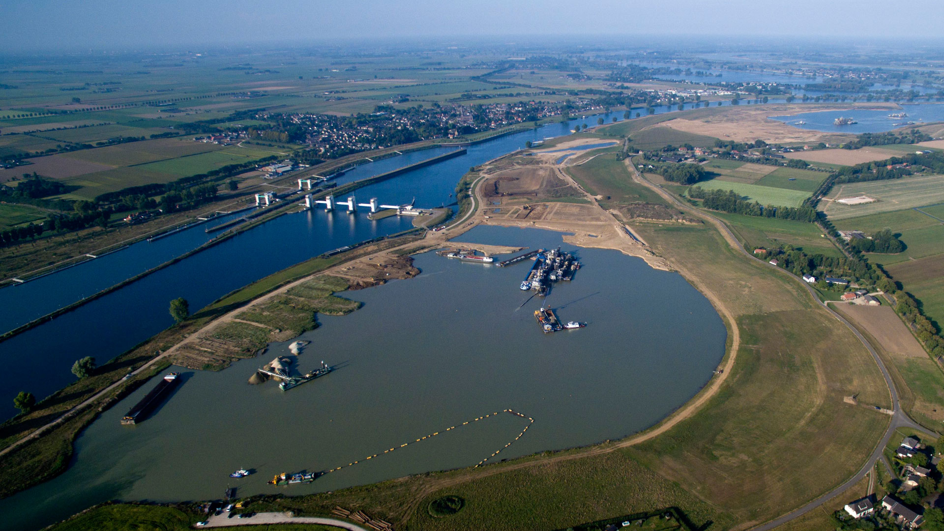Sinds 1970 industriezandwinning en verkoop van industriezand<br>door Smals Bouwgrondstoffen. Sinds 1970 industriezandwinning en verkoop van industriezand<br>door Smals Bouwgrondstoffen.